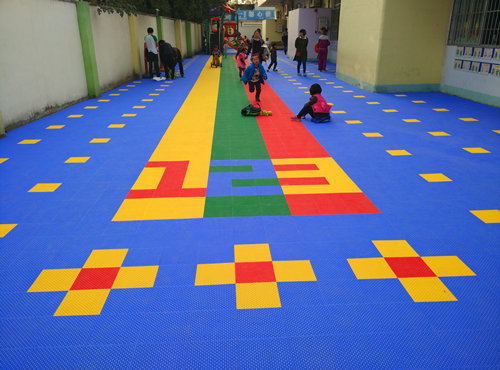 广州天南幼儿园环保悬浮地板地面完成铺设